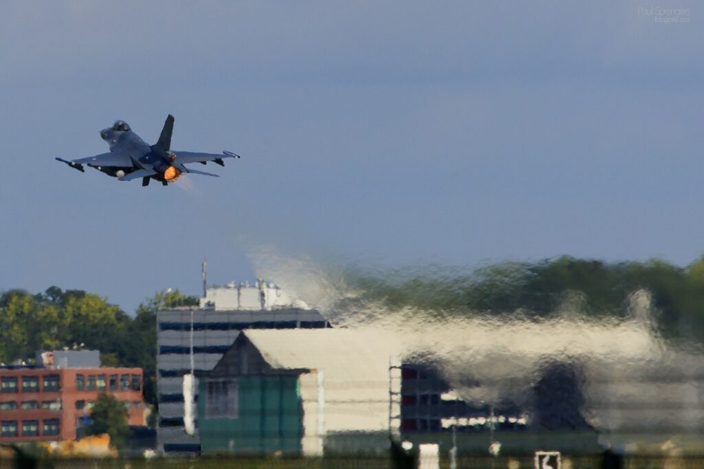 航空機の推力