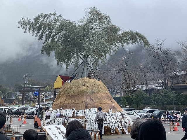 文字がきれいになる？とんど焼き風景